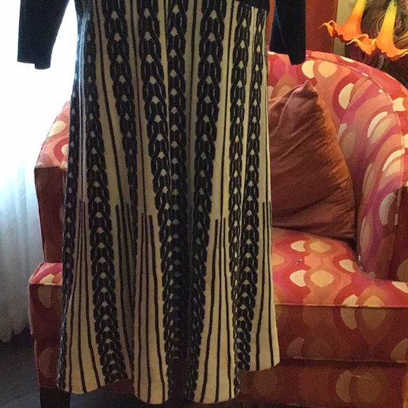 Black and White Sweater Dress - Picture 4 of 11